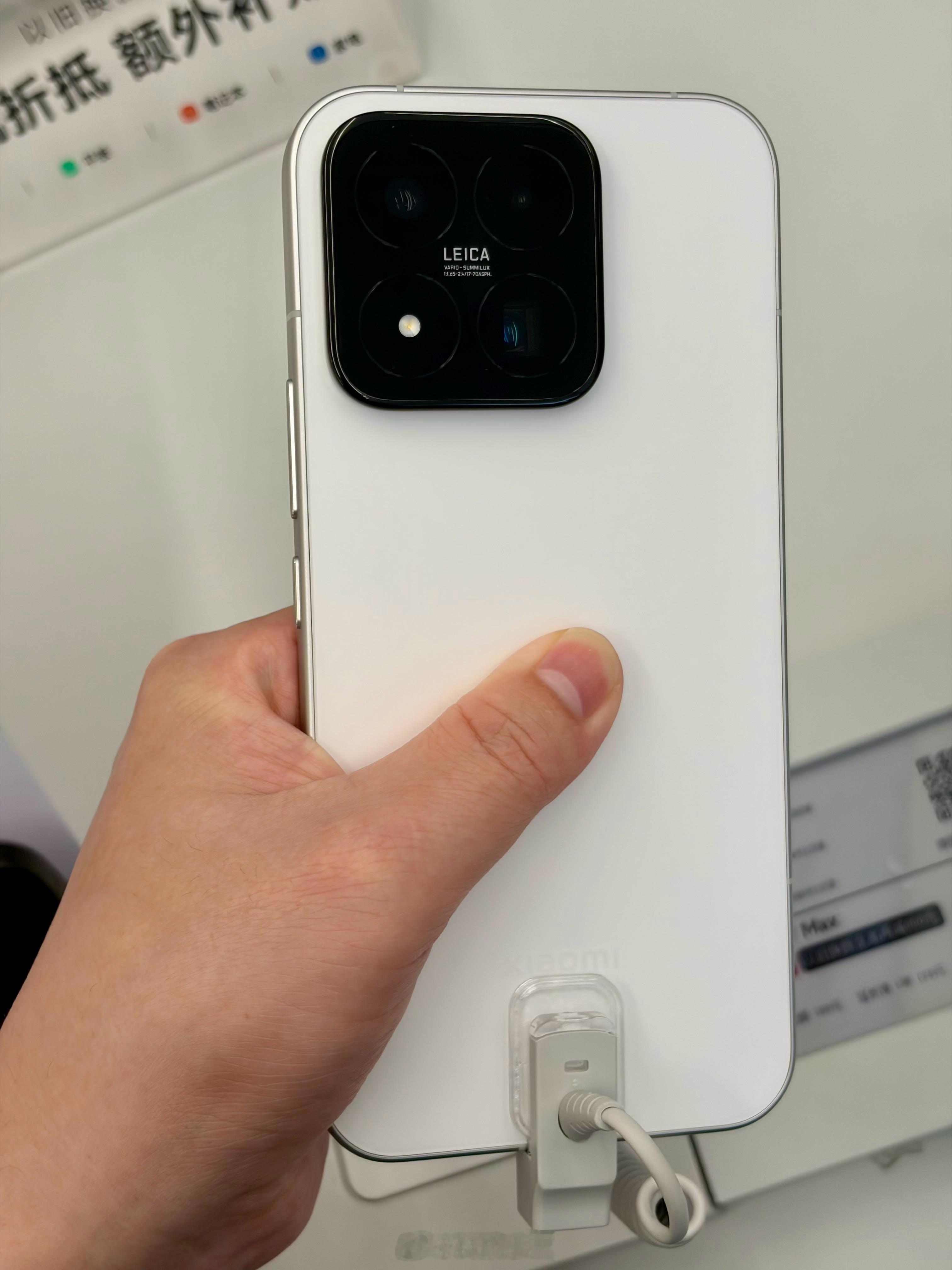 【小米17 Max，一个词评价：务实】抽空去看了一下小米17 Max。👀这里的