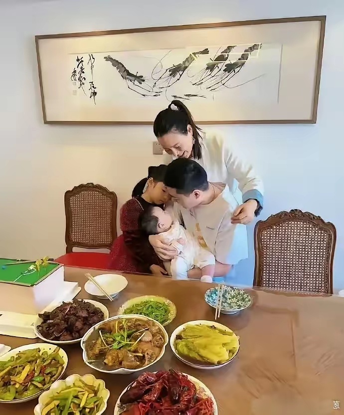 有钱人的生活不过如此丁俊晖，这才 37 岁，身家就已经好几个亿了，每年挣的钱都得