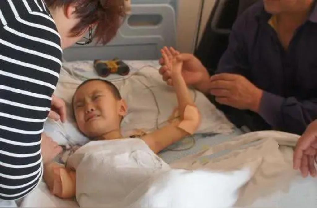 近日，河南郑州一名12岁男孩被确诊为肠癌晚期，腹腔多发转移且伴有大量腹水。原来他