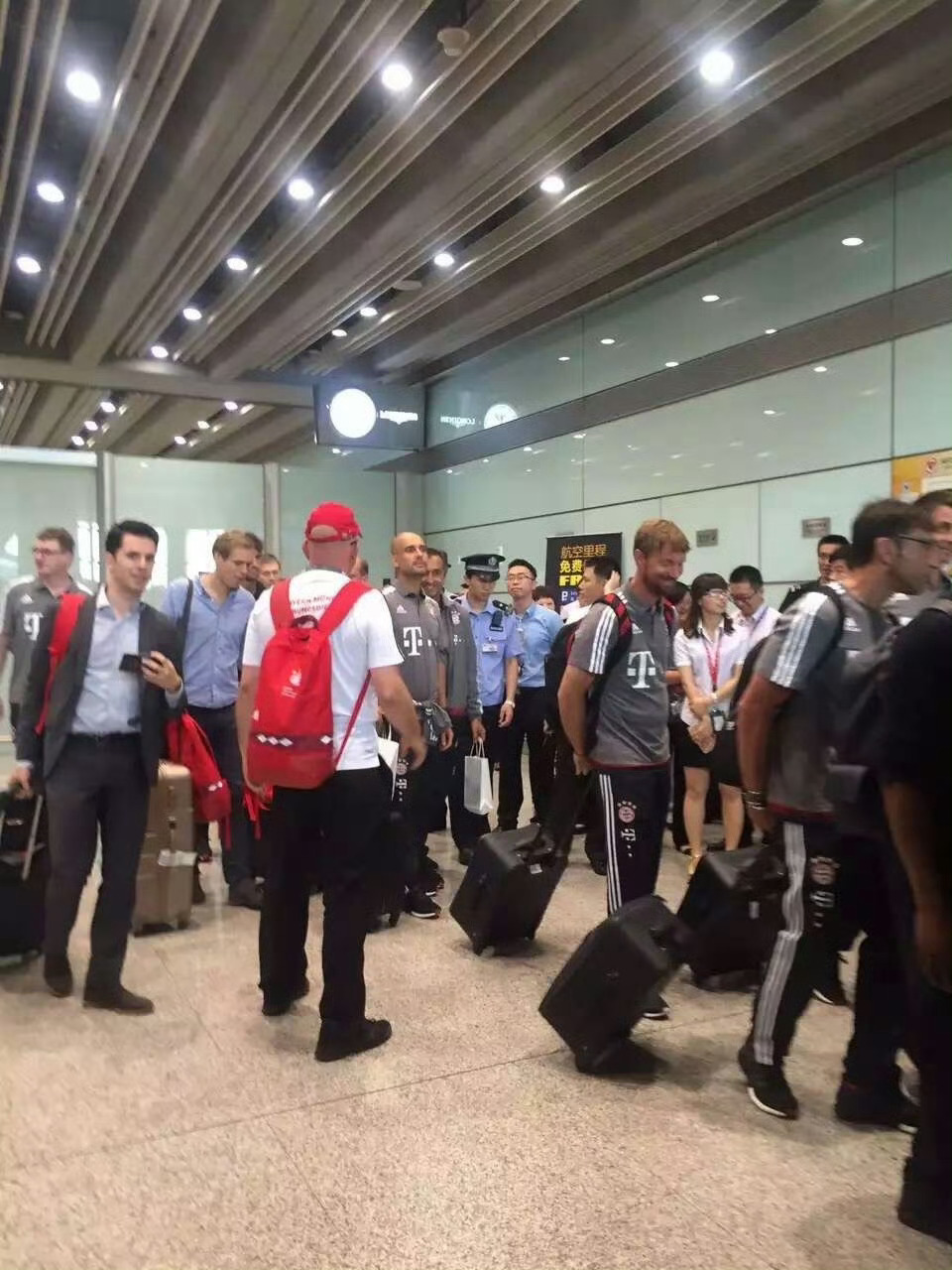 2015年7月17日，十年前的今天第一次见到他。图一是我拍的；图二是和我一样主要