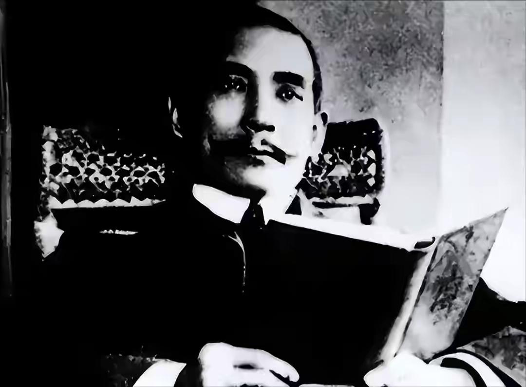 中山先生近照：目光如炬 风骨凛然
 
这帧孙中山先生近照，定格了伟人暮年的卓然风