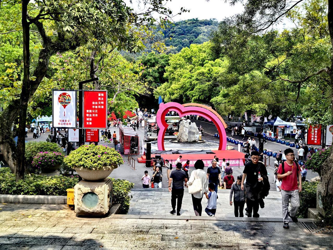 “不到白云山，等于没来广州”。白云山是广州之行首选之地。素有“羊城第一秀”之称。