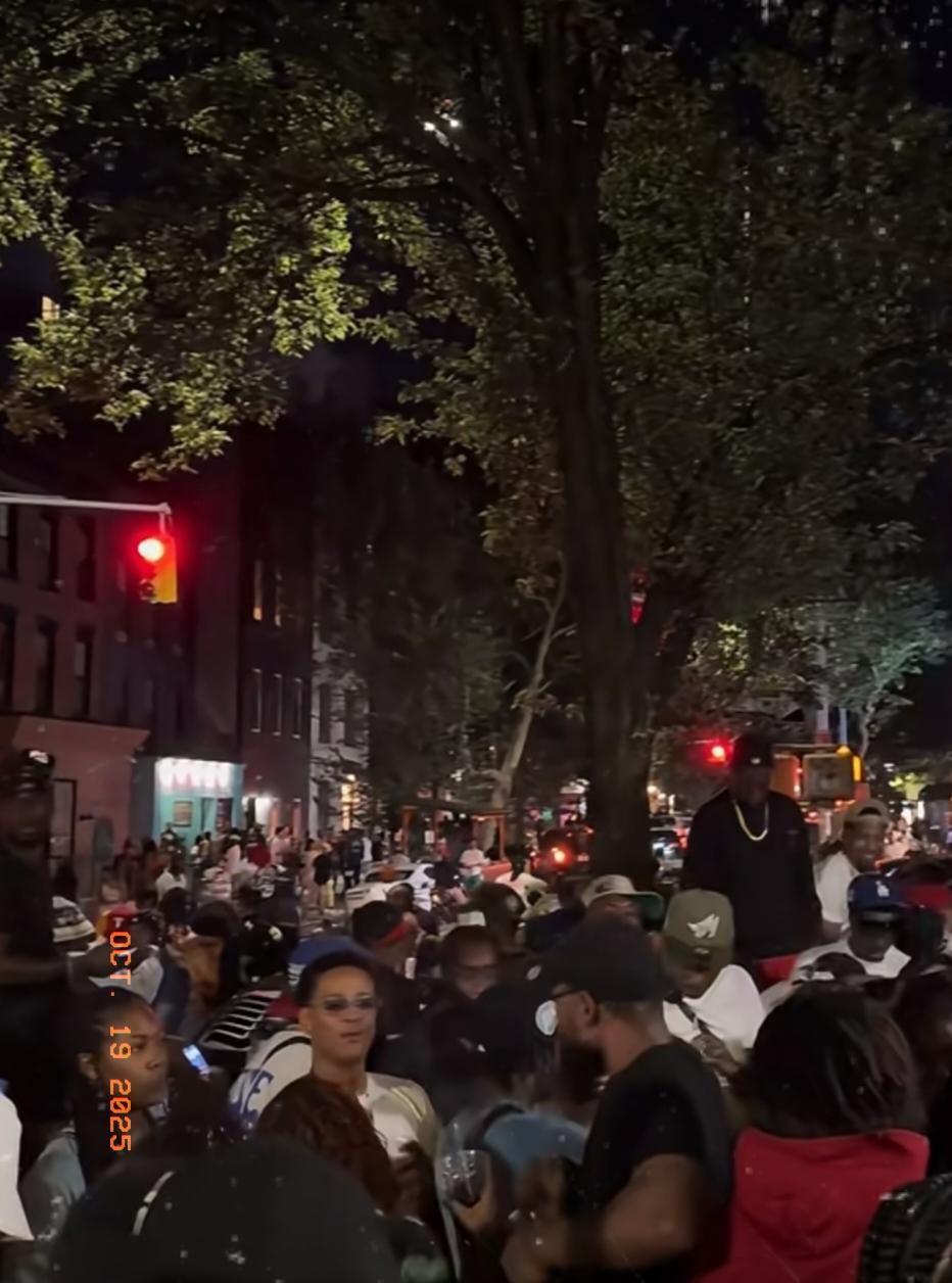不够，
对美国来说根本不够！
美国，只是才有几百万人，参加了这次抗议，对于皮糙肉