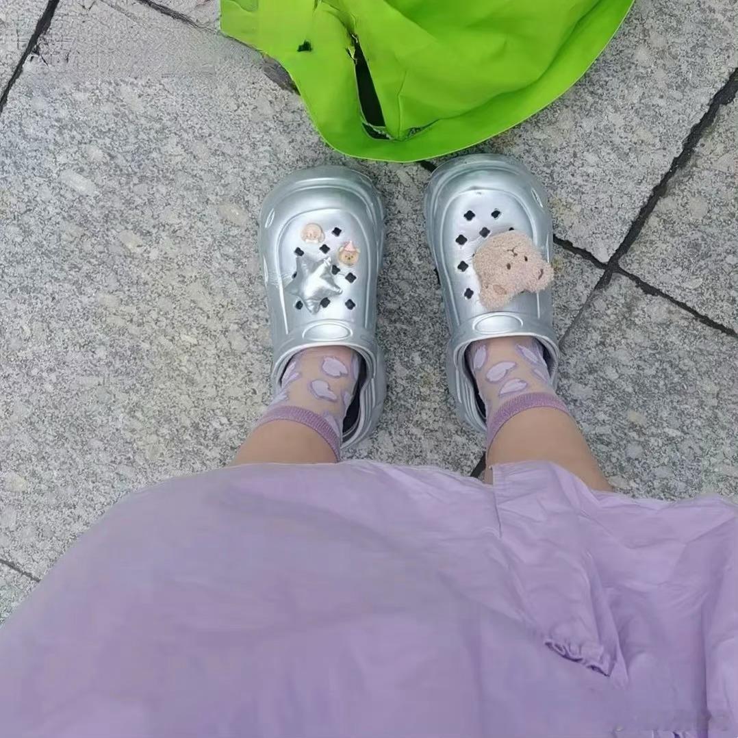 我真的很反感妈妈摸着我的裙子说好看在小县城不敢穿这种裙子