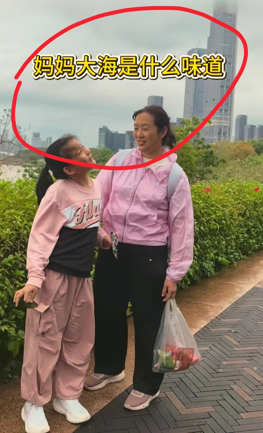 我开始有点理解网友的质疑了
谢浩男妈妈这条视频爆火，谁会不怀疑啊？
不仅是台词衔