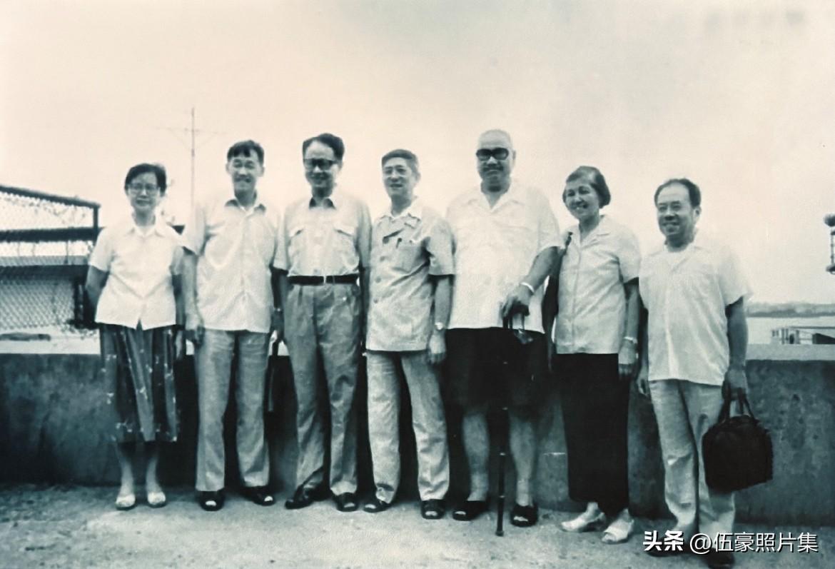 1986年，新四军吴淞情报组老同志重访吴淞战地。左起黄眷澜、蒋炳强、王征明、关松