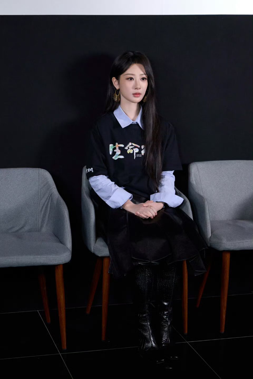 杨紫文化衫配黑长直杨紫杨紫杨紫明星