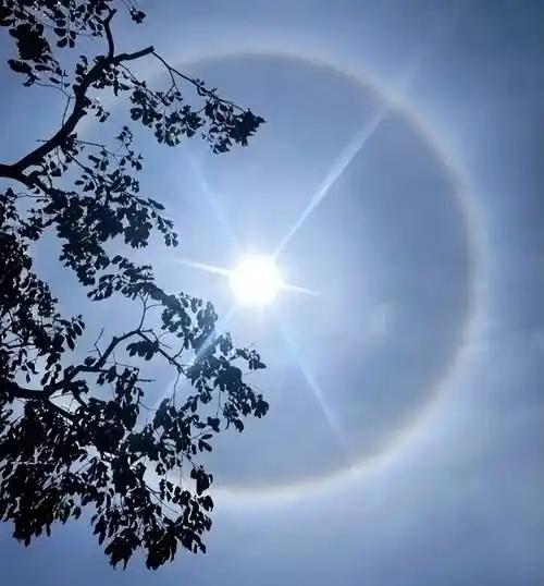 立秋到了，可别以为天气马上就凉快了。就像2023年8月8日立秋，季节虽转换，炎热