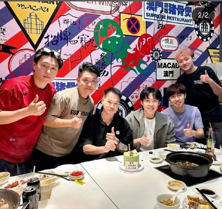 2026年6月6日， 星期六
捡到一张，楚钦的新合照
没有比赛的日子
果然人也明
