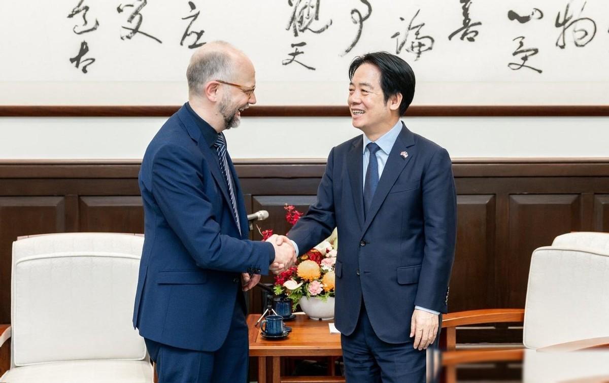 不搭理，台湾很尴尬
5月26日，赖清德兴致冲冲地和德国联邦议院的几位边缘政客碰了
