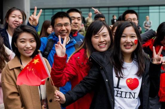 西方可能都没注意到，一个现象正在中国发生，风向已经悄然开始变了！
日本《朝日新闻