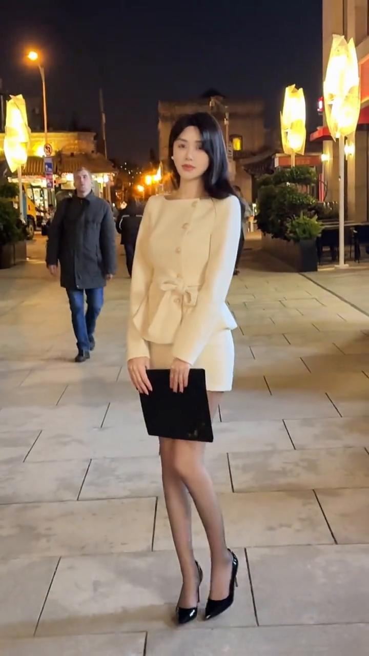 镜头推近一点，ok，继续。