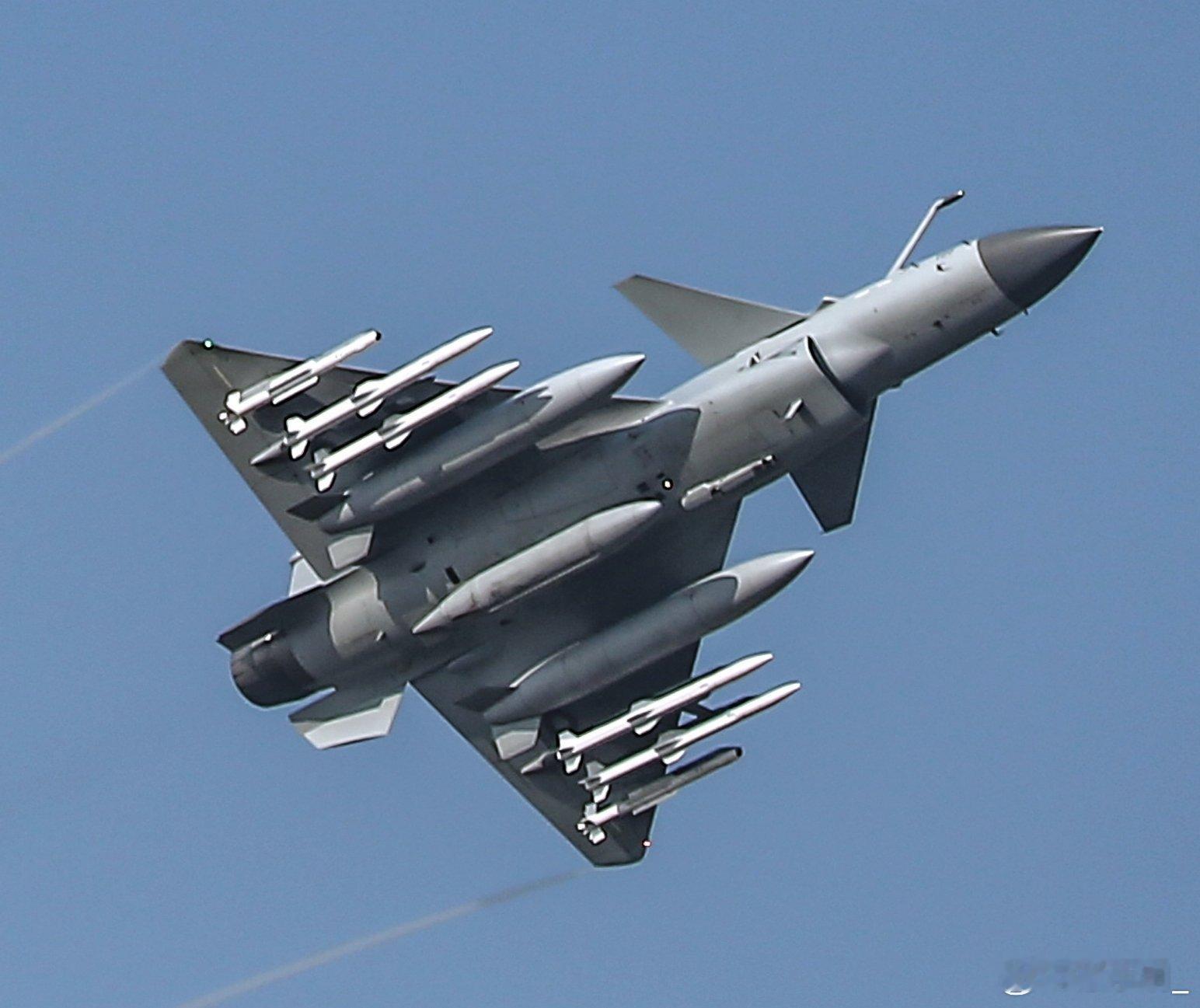 路透称3名消息人士表示，伊朗与美国上周末在巴基斯坦举行的和平谈判破裂后，伊朗代表