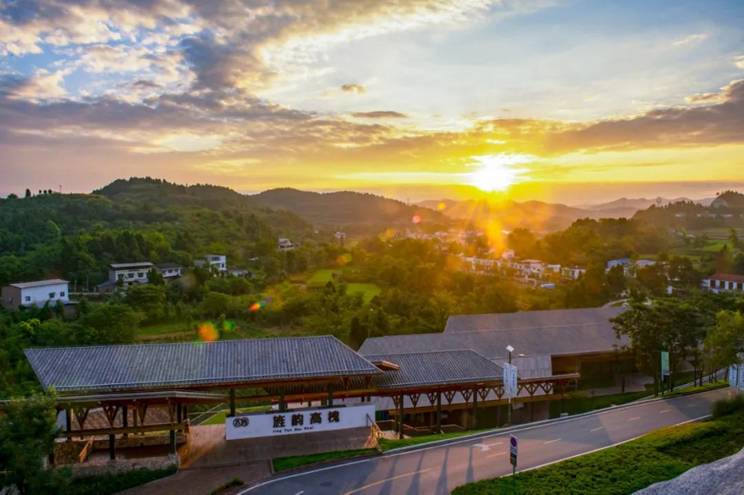 这个村，“贫困村”到“亿元村”、年接待60万人次 ？

 高槐村：全国乡村特色产