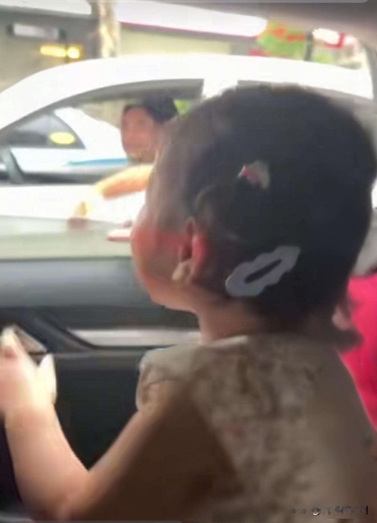 人间可爱，万物可“爱”！这3个“小意外”，治愈了900万人

生活匆忙，压力常在