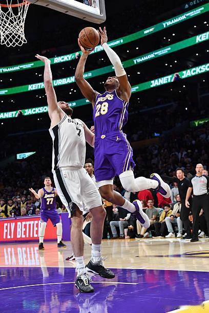 八村塁本身就是个只会投篮和空切的得分手和投手，防守能力非常糟糕，就是个漏勺。结果