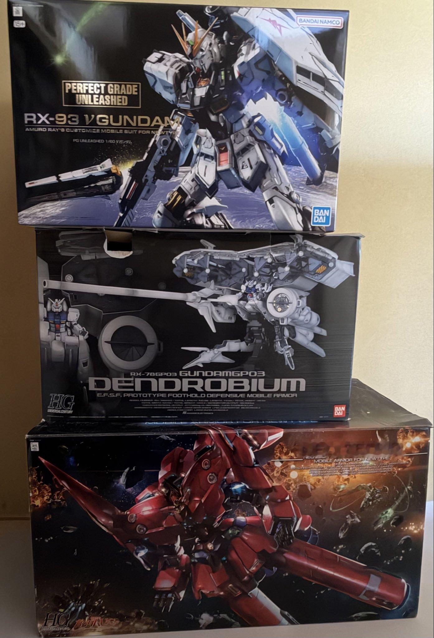 PGU牛高达和HGUC GP-03D、新吉恩号的盒子大小对比高达模型