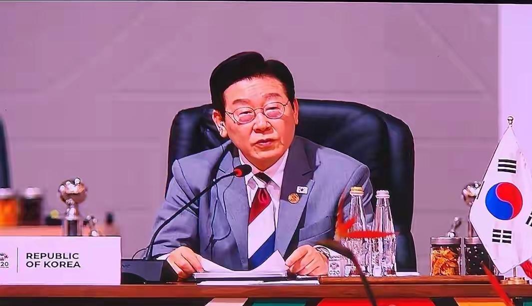 G20峰会上，高市早苗拽住李在明衣角究竟说了什么？韩国总统能否成为中日之间的“和