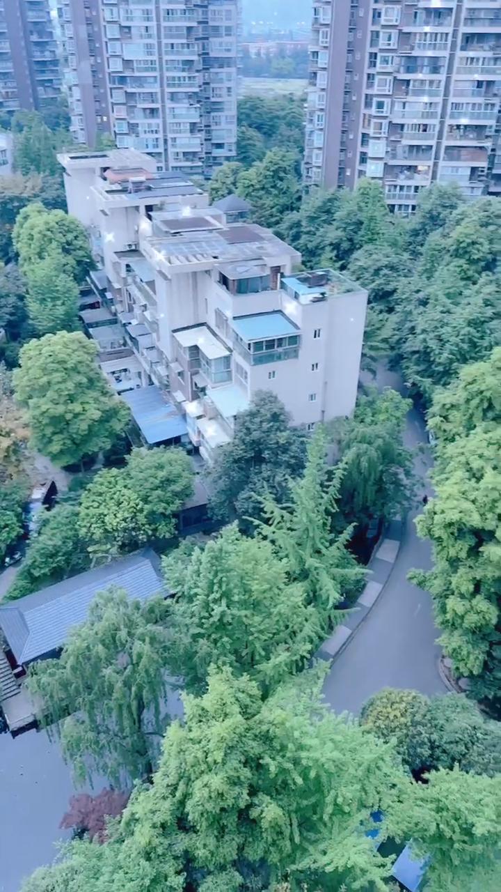 我在马路边捡到一分钱，骑上来，把它放上去，要存起来。它怎么不动？