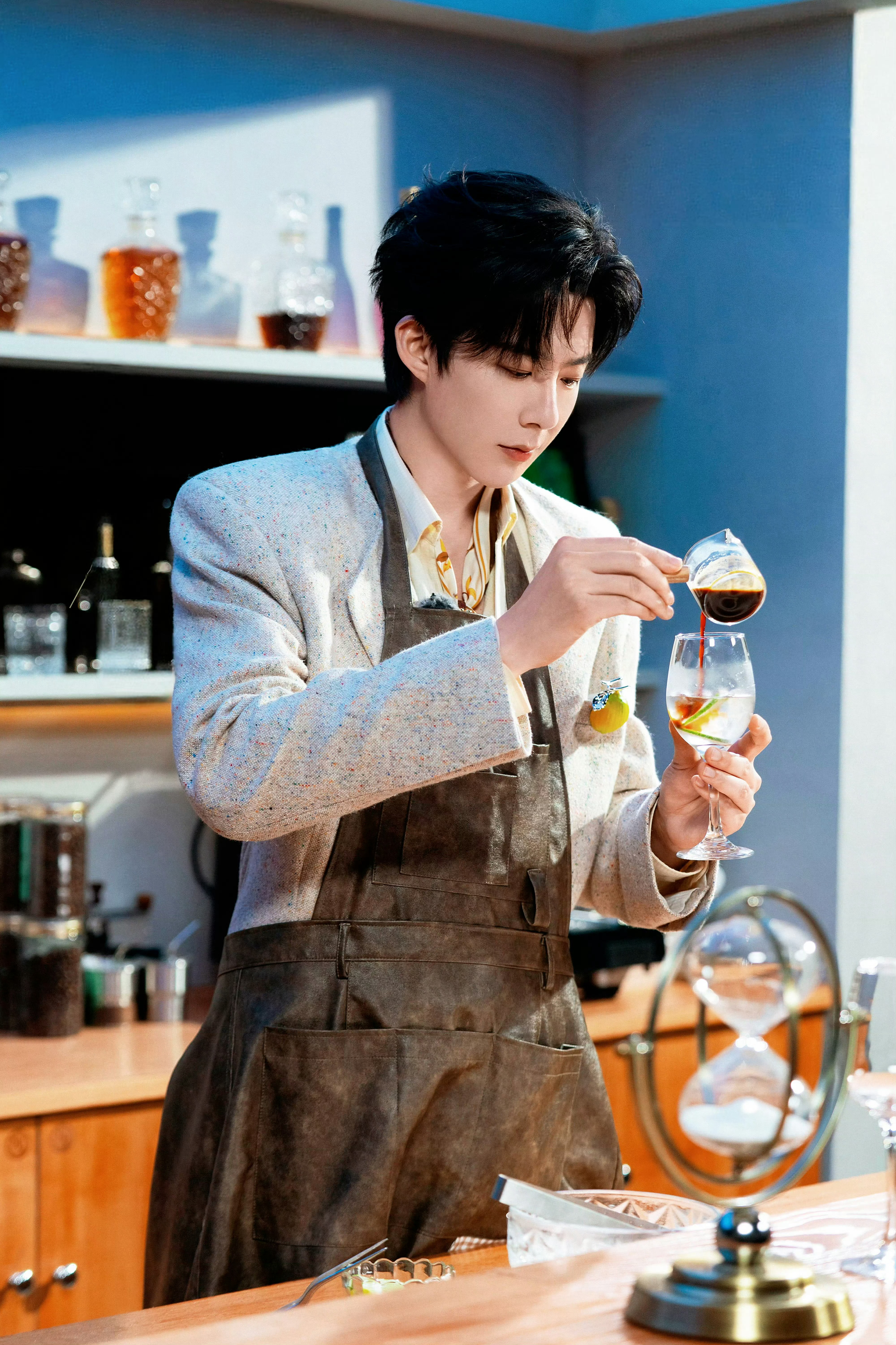 刘宇宁开始推理吧 什么好喝的 给我来一杯。
