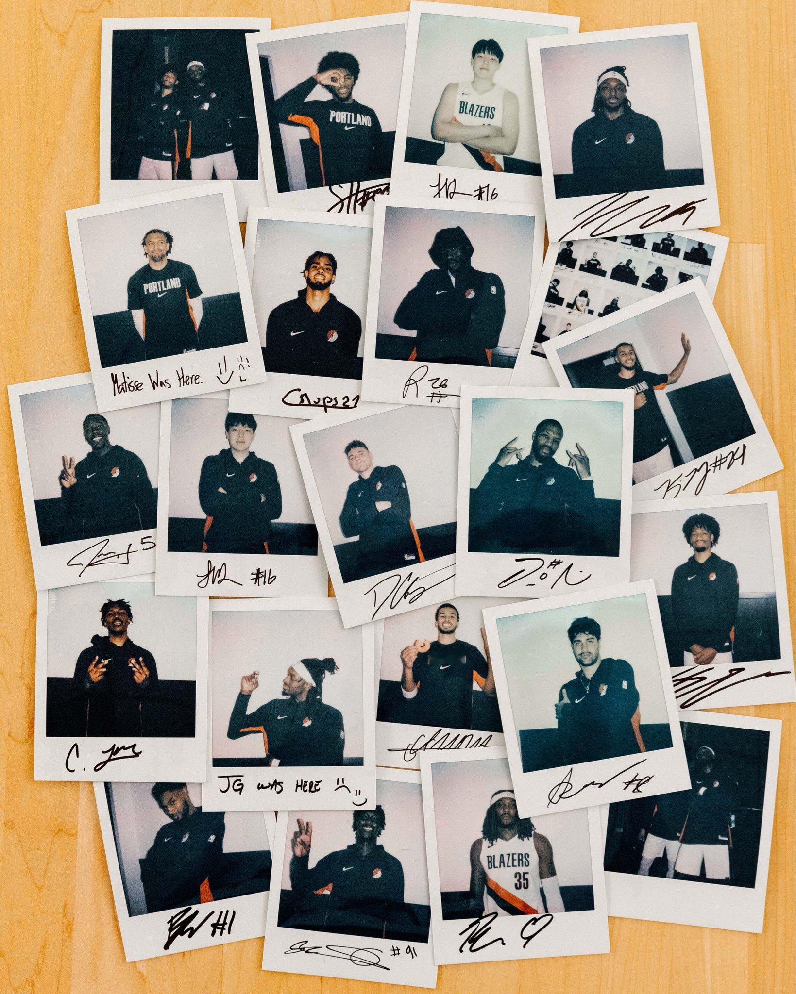 任嘉伦为杨瀚森加油杨瀚森常规赛首秀开拓者和杨瀚森常规赛首秀，赛前全队拍摄拍立得纪