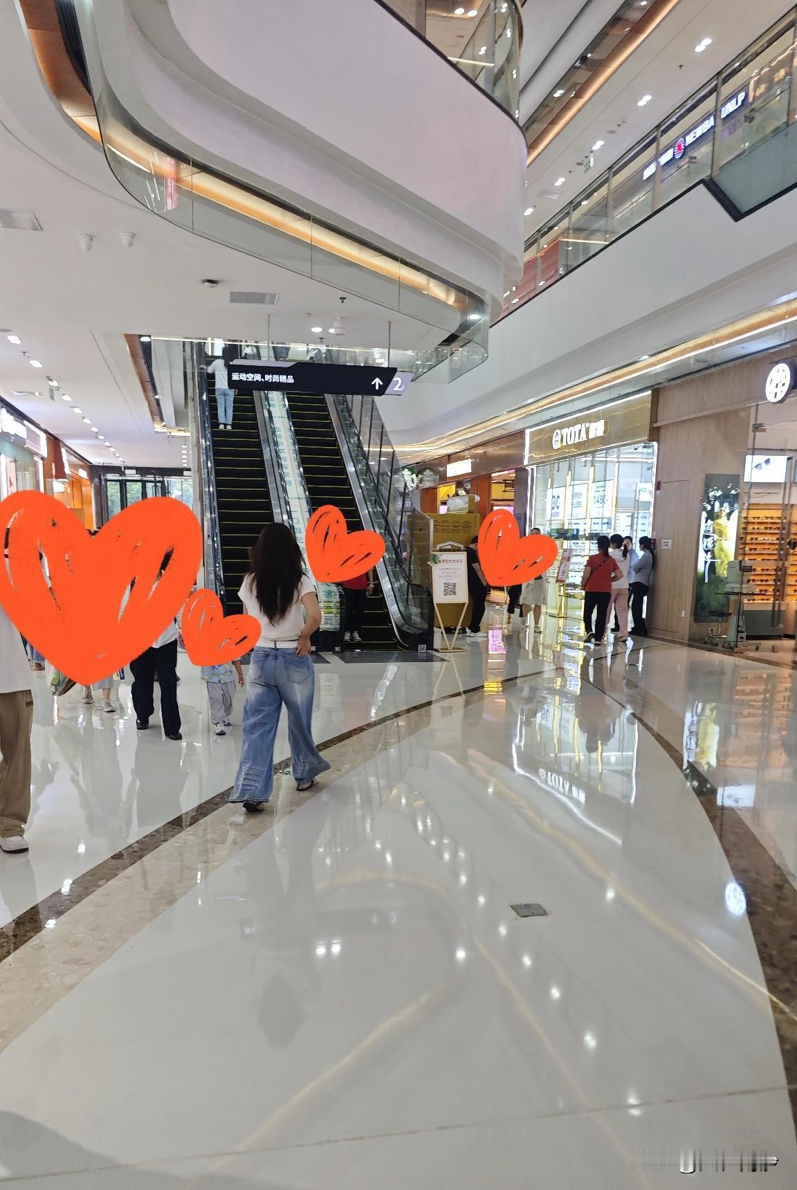 消费降级下，高价的产品都撑不住了吗？南沙万达一号门开业还没多久时间的林沫沫竟然五
