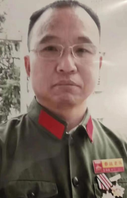 1984年，李陶雄身中大量弹片被认定阵亡，转运途中两度滚落，护士执意查验，救下南