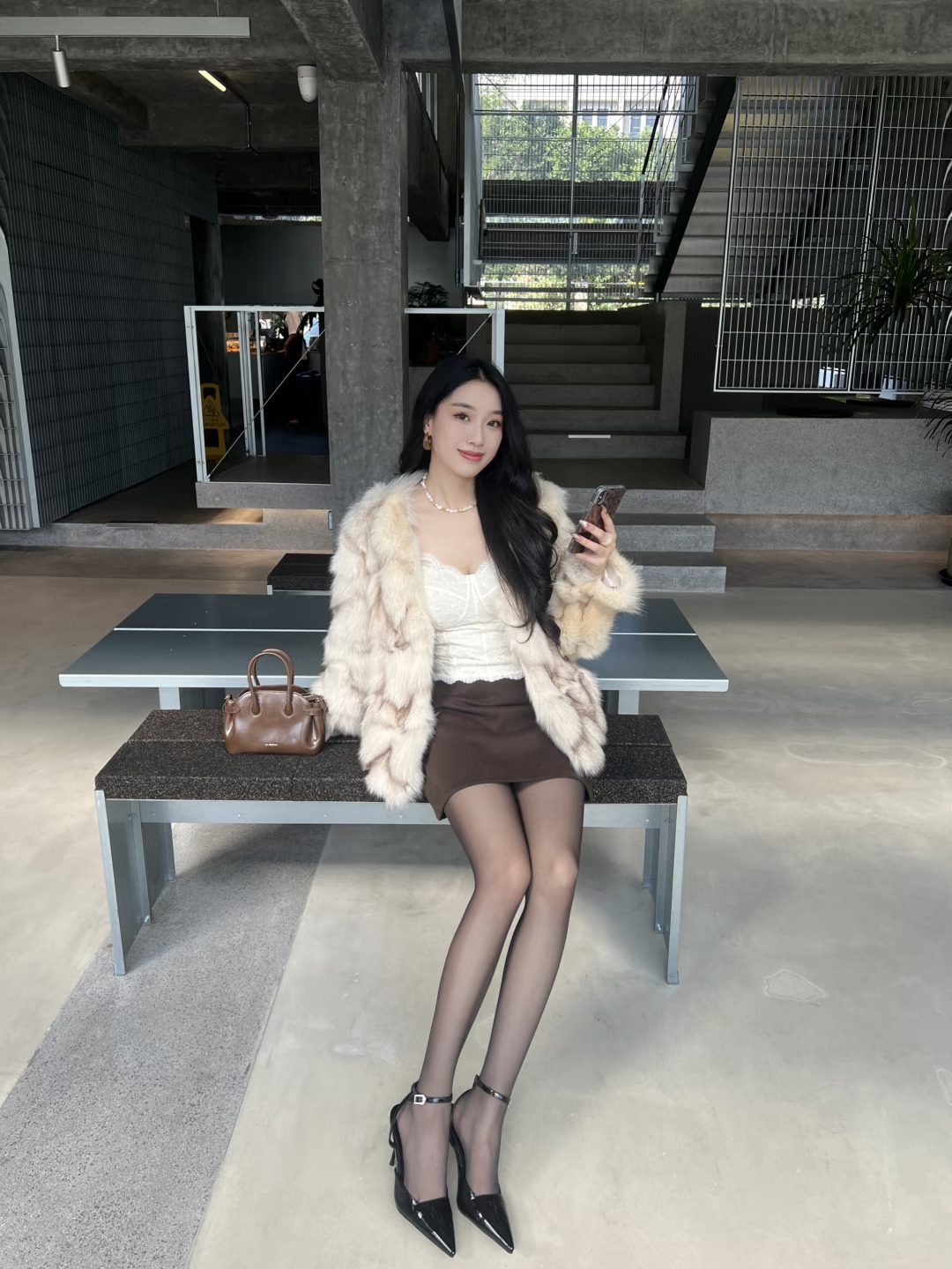 皮草搭配蕾丝好有女人味