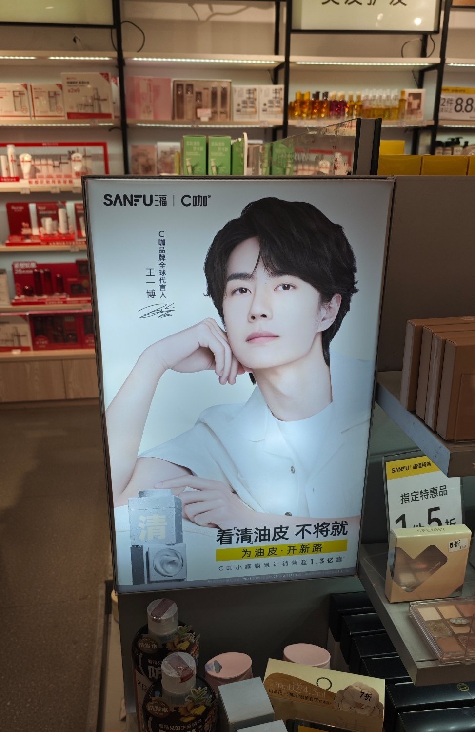 一回头，我宝宝就这么看着我