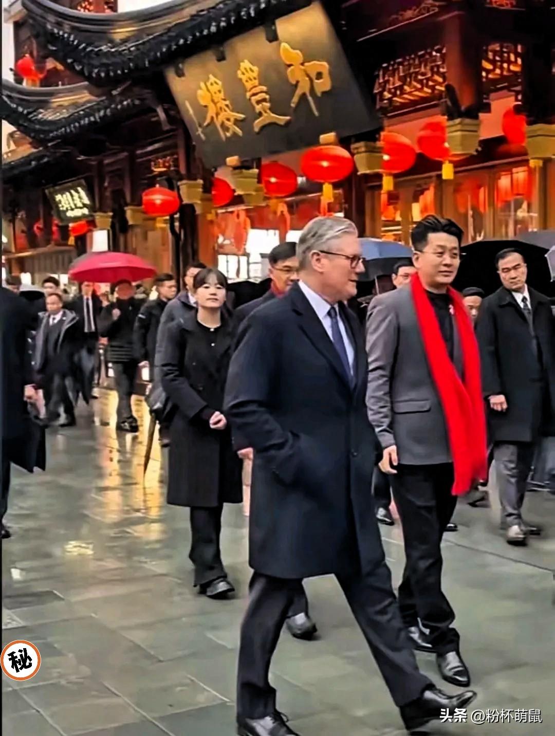 英国首相豫园行太接地气！冒雨逛园不封路，自购点心融入人群超圈粉
 
刚刷到英国首