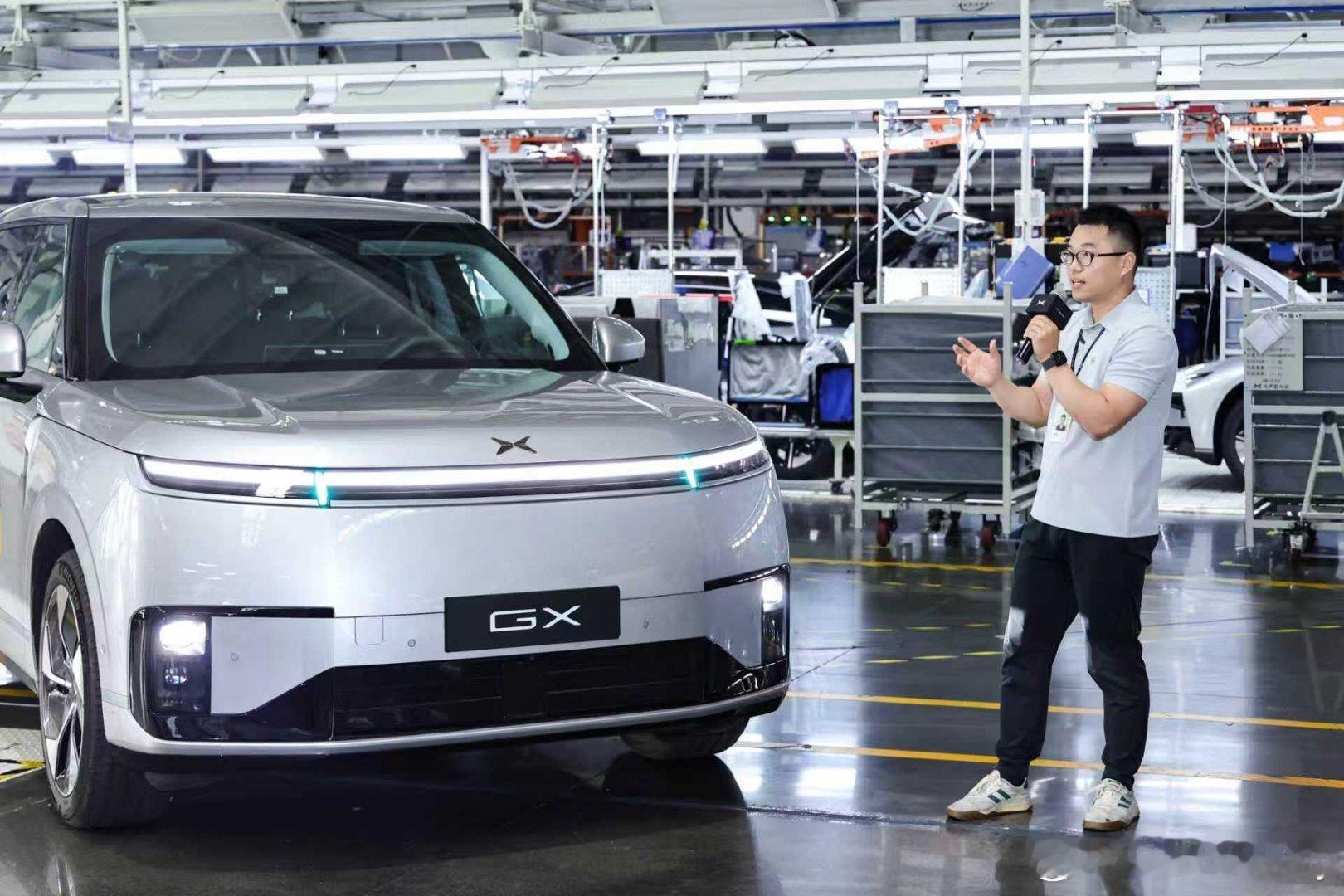 小鹏GX首台Robotaxi量产车下线全球最高算力小鹏Robotaxi量产下线小