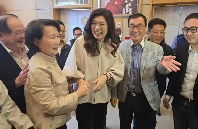 就在刚刚，国民党副主席李乾龙发表声明，

6月21日，伏羲三献祭典在新北市三重先