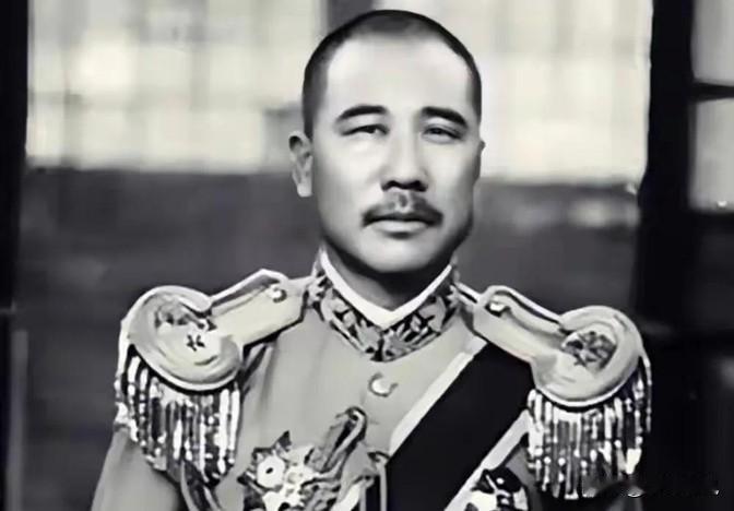 1926年，剥皮将军张宗昌终于如愿以偿，霸占了美人陈佩瑜。新婚之夜，张宗昌下令把