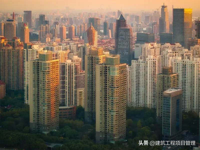 上海市城镇居民的人均住房面积37.63㎡，也即三口之家112.89㎡。2026年