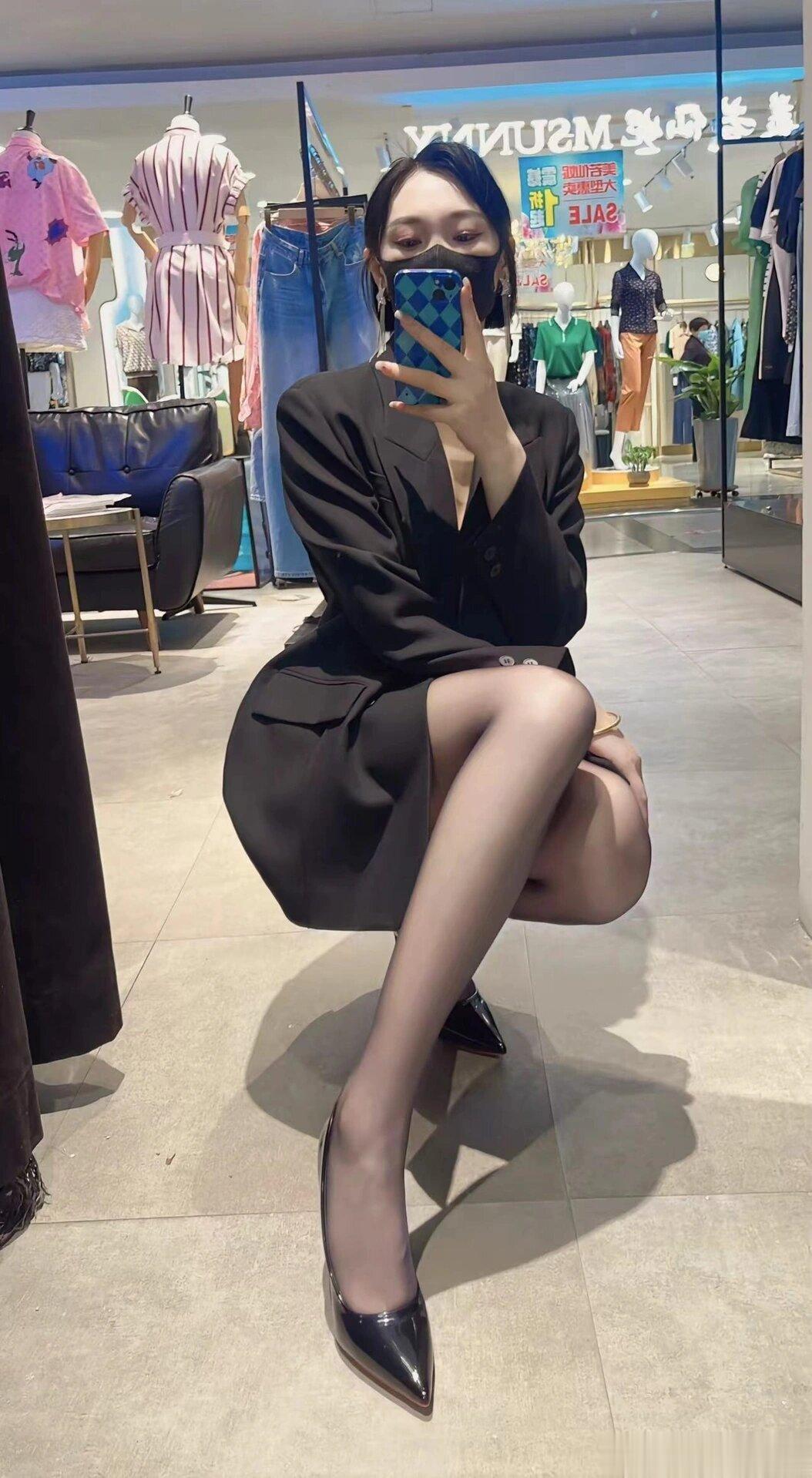 黑长直的不一定是头发 ​​​