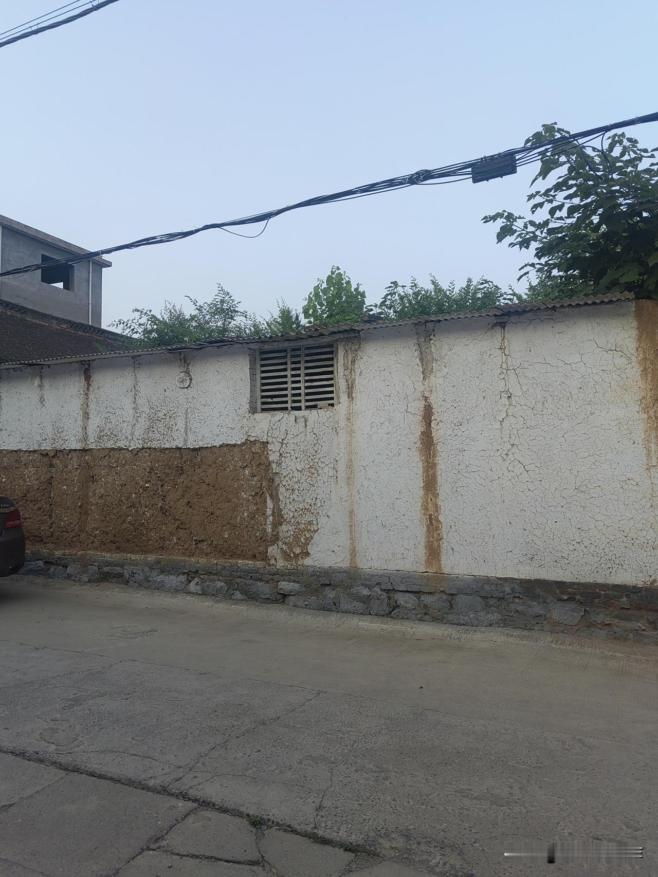 焦作街巷记：这种房子墙体的建筑模式特别有代表性，它是一个时代的记忆，下面垒了一些