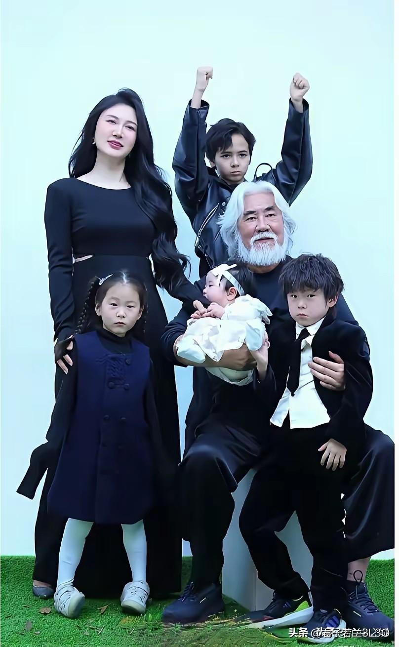 奉劝这两口子低调点吧，老夫少妻无可厚非，但在网上秀恩爱就是在拉仇恨，说白一点就是