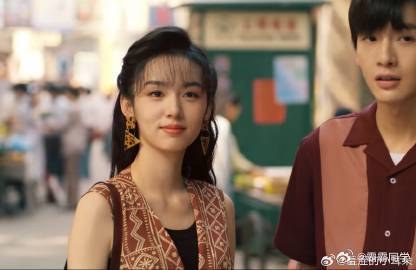 周也 毛利兰 周也在《你好1983》里的造型简直神还原毛利兰！标志性的发型搭配清