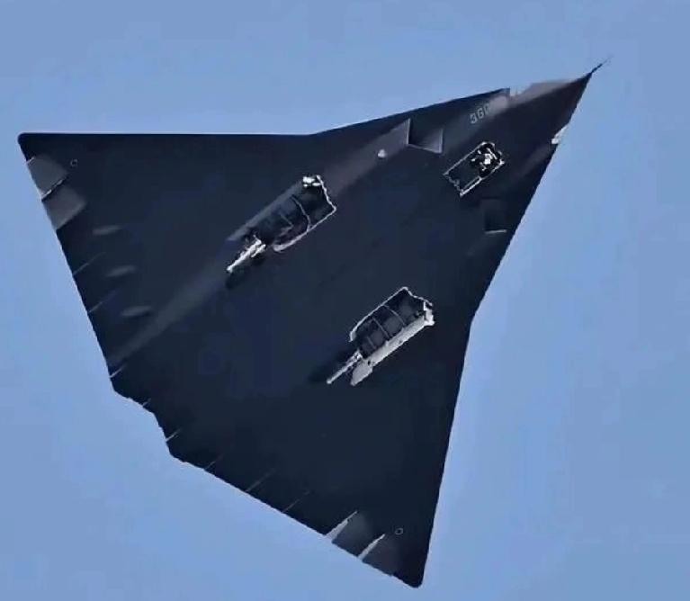 【中国军工迭代为啥这么快？六代机新样机试飞！】
最近“歼36”六代机二架样机亮相