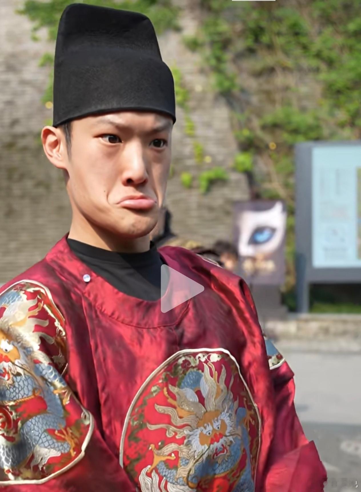 柏杨在《中国人史纲》中对朱元璋评价极低，视其为极端专制的暴君，认为明朝是中国历史