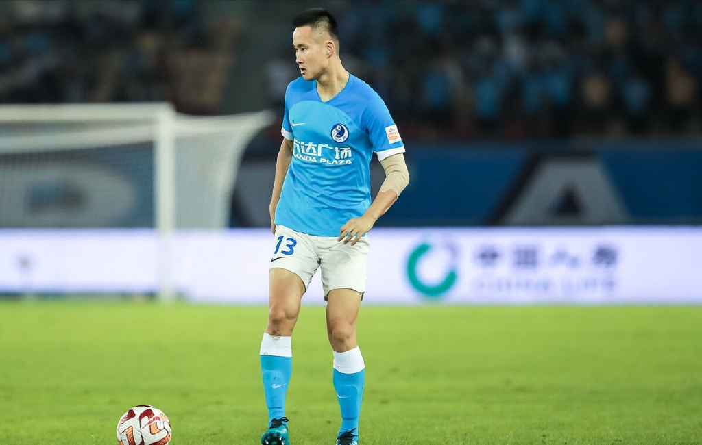 大连鲲城中甲联赛大连英博长春亚泰  王耀鹏和隋维杰将随大连鲲城前往珠海冬训，期待