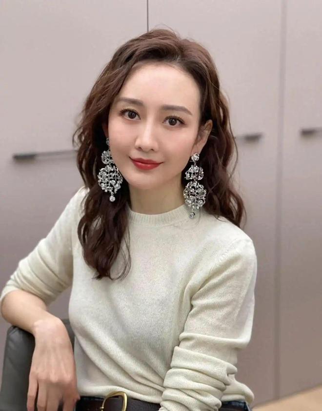 绝了！又一“去父留子”的？ 
 
距离何九华自曝有孩子过去3个多月，王鸥又公开称