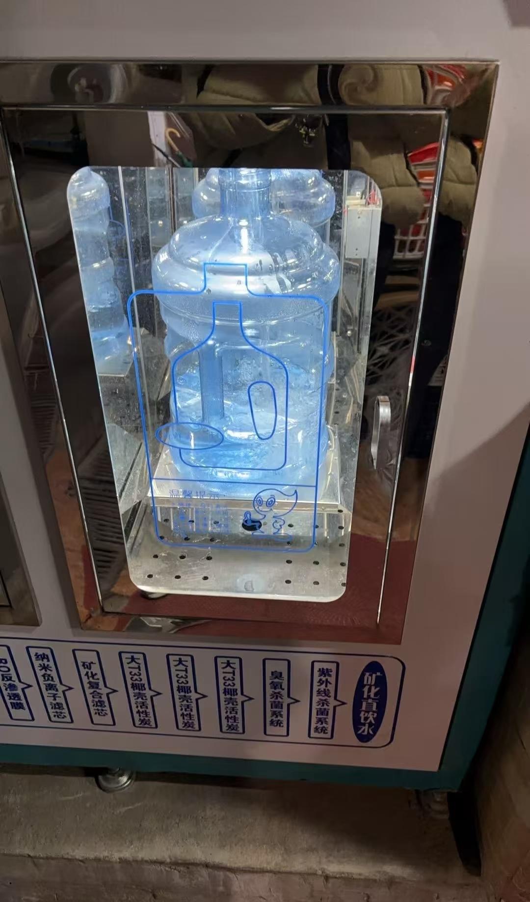 应该没几个年轻人和我一样小区里打水喝吧
