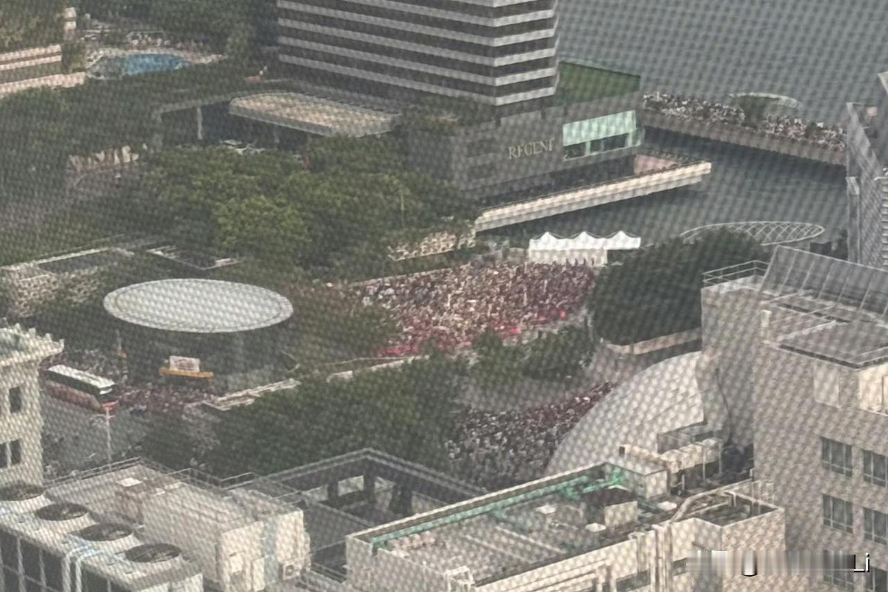 今天是工作日，游客少，闲逛的人少，逛街的人更少，能让香港在工作日举行线下活动，出