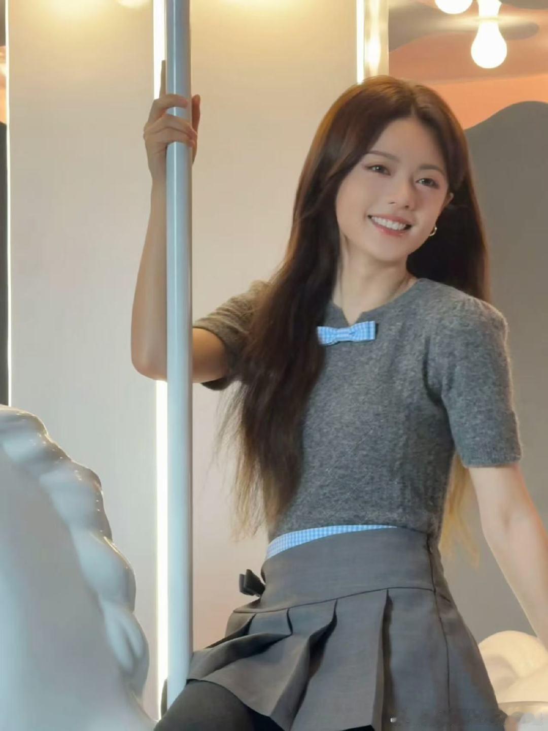 赵今麦工作花絮live ​​​被这个认真工作的麦麦萌晕啦～ ​​​