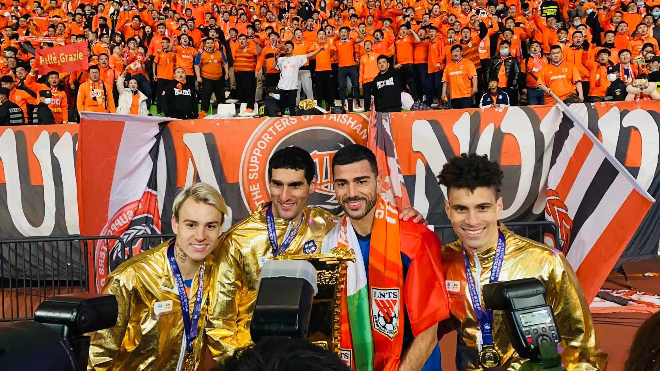 翻手机刷到这张照片，你还记得那场比赛吗？ 