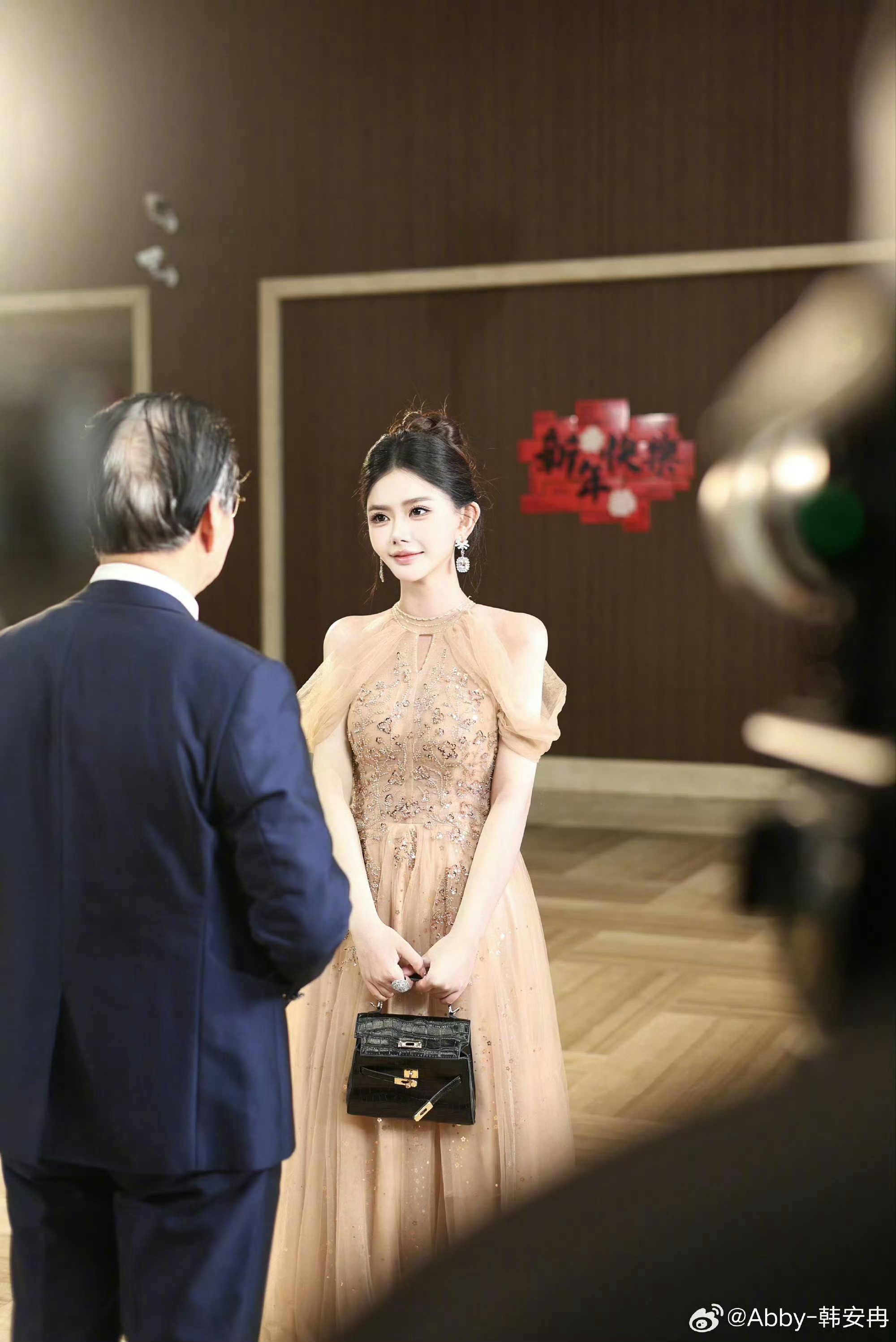 韩安冉把自己签约成AI演员了以前对她的印象就是综艺里的样子现在就是各种感情问题！