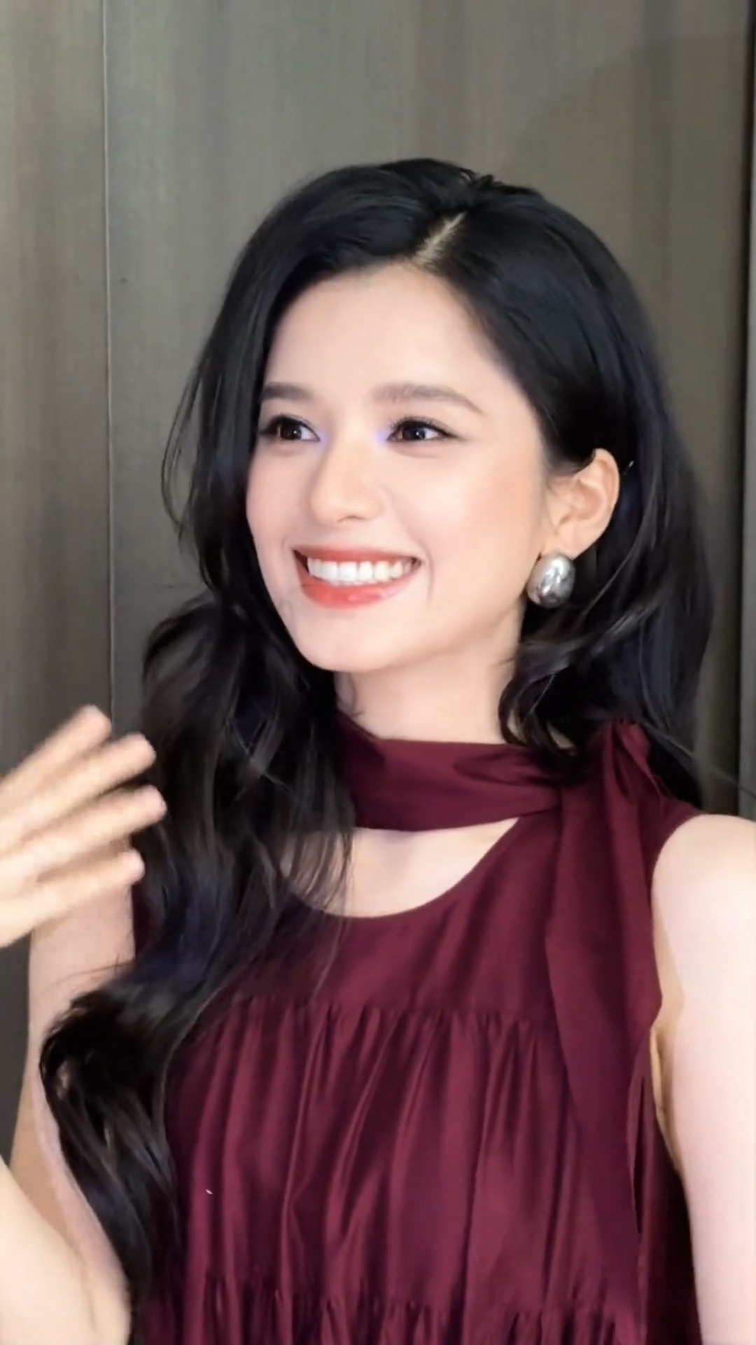哎哟这个偶尔跟上了热点的张婧仪萌啊萌啊