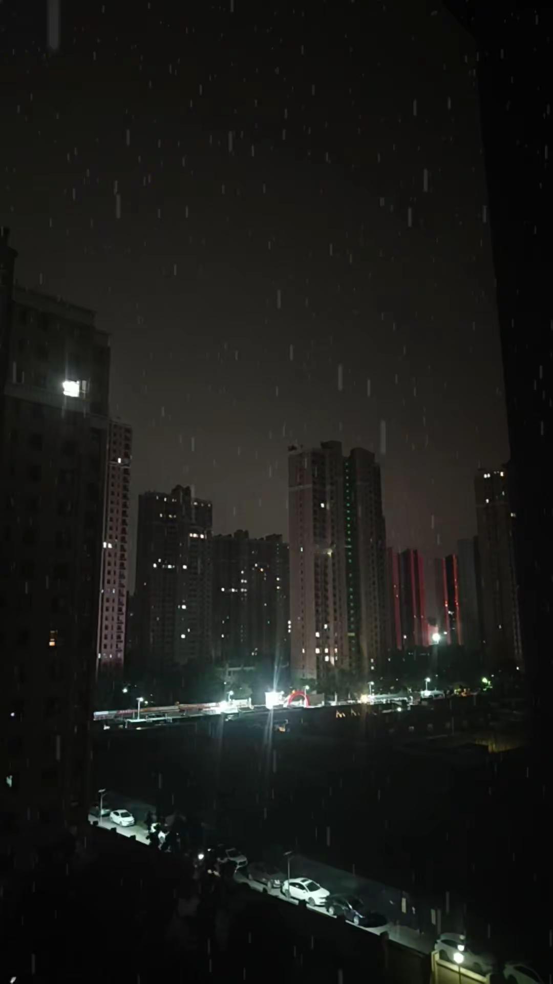 万家灯火夜色美 ，城市夜景🌃万家灯火 你我皆有🈶深夜的小区