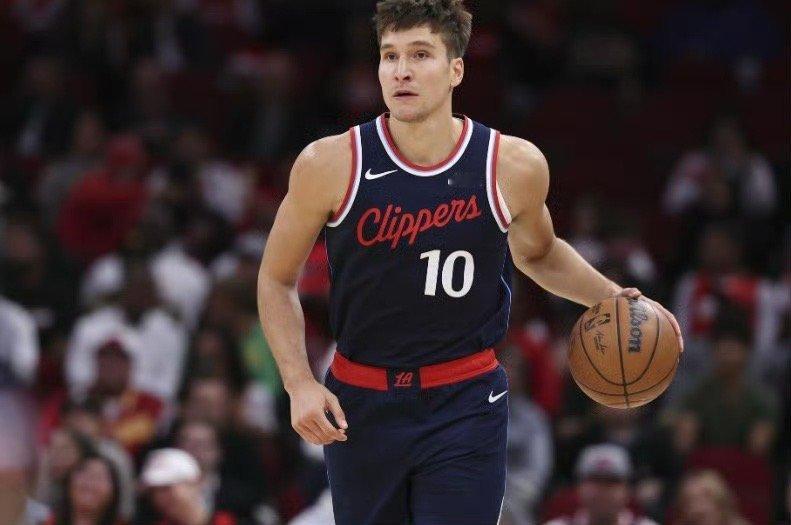 明天对阵活塞的比赛，小琼斯将伤愈复出！但博格丹波将因左腿筋伤病管理缺席。在昨天对